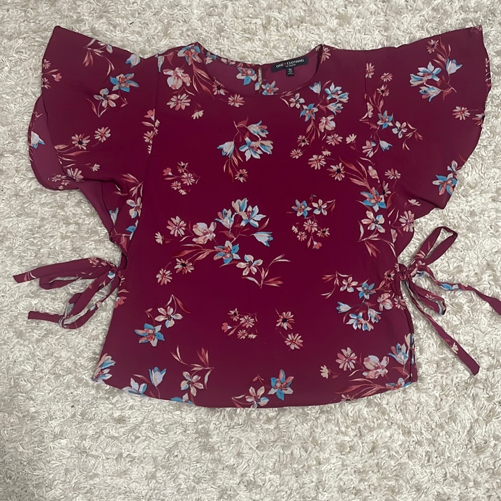 Cute boutique top with ties on sides